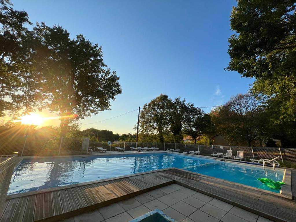 4-Gite 4 Personnes Avec Piscine Saint-Aubin-de-Nabirat Buitenkant foto